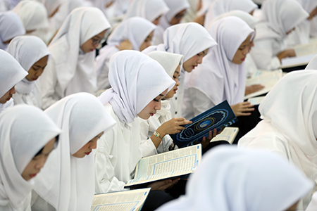 Perkuat Aspek Spiritual Para Wisudawannya, UAI Gelar Prosesi Khotmul Quran