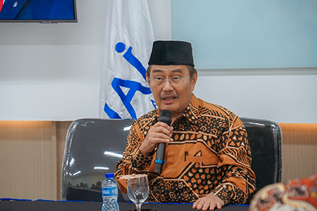 Prof. Jimly Asshiddqie Jelaskan Prinsip “The Rule Of Law, Not A Man,” Dalam Kuliah Perdana Prodi S3 Doktor Hukum UAI 