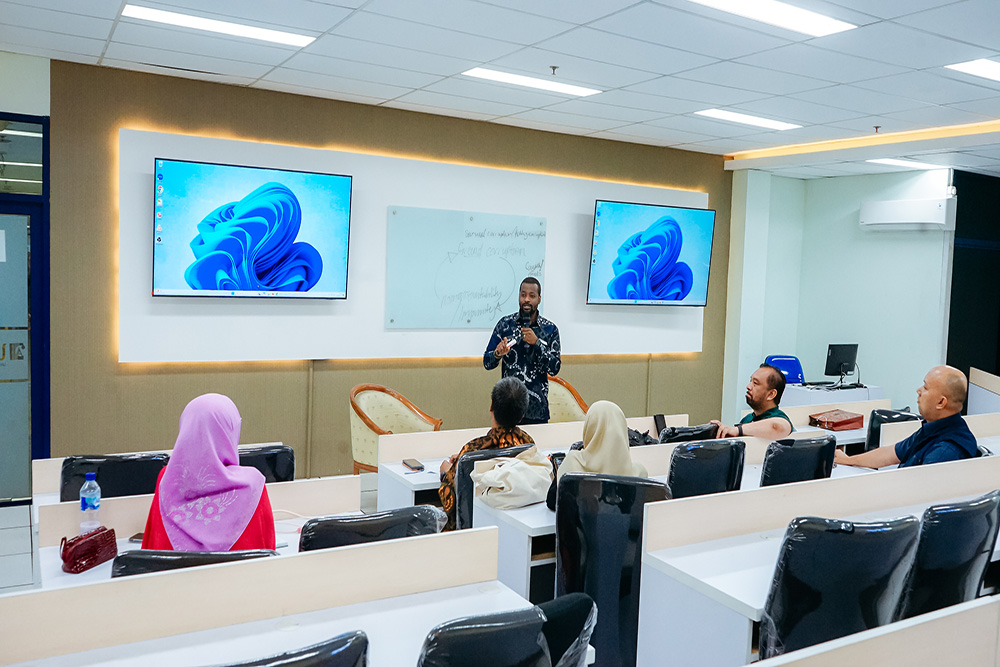 FH UAI Adakan Kuliah Umum Antikorupsi dan Peluang Studi Doktor di Vrije Universiteit Amsterdam