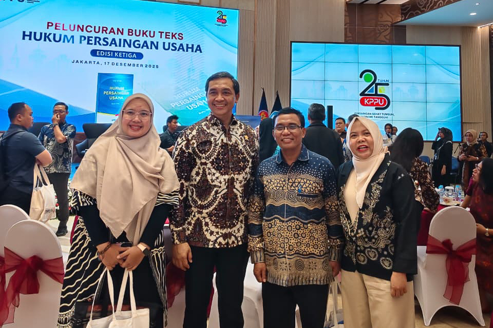 Dosen dan Perwakilan Pimpinan Universitas Al-Azhar Indonesia Menghadiri Peluncuran Buku Teks Hukum Persaingan Usaha (Edisi Ketiga) oleh KPPU