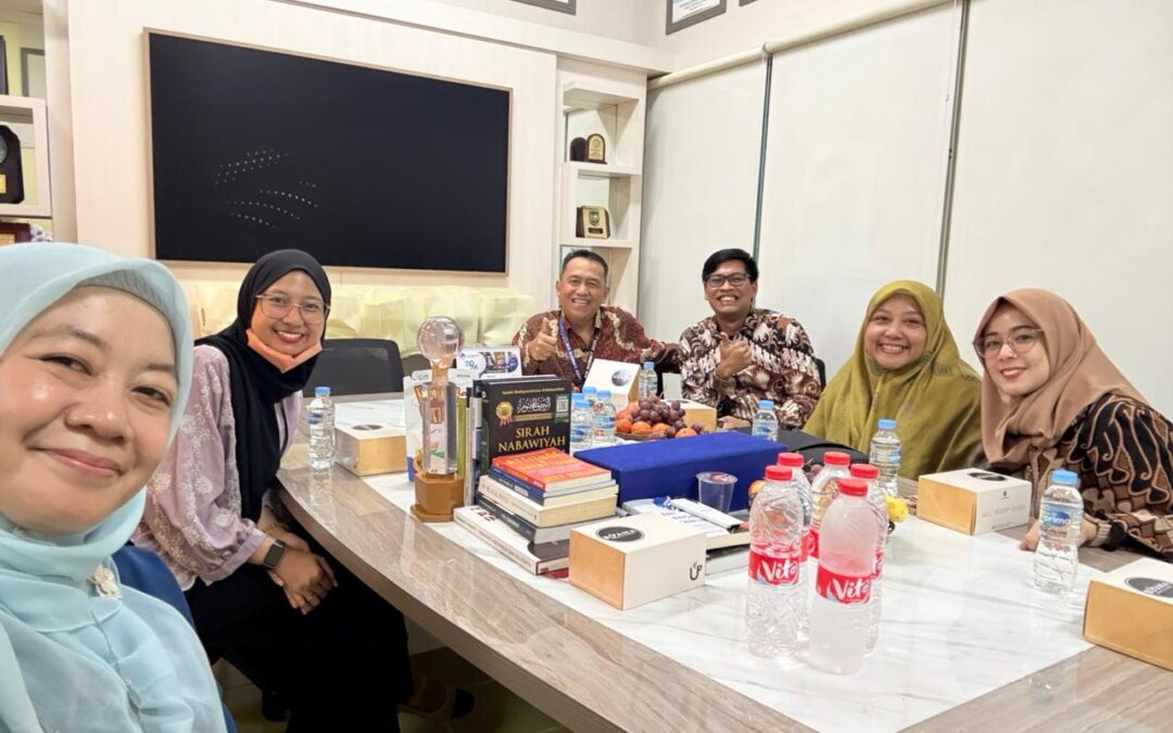 Dosen UAI Berkontribusi dalam Penguatan Literasi Ilmiah Murid SMP Islam Al-Azhar 1