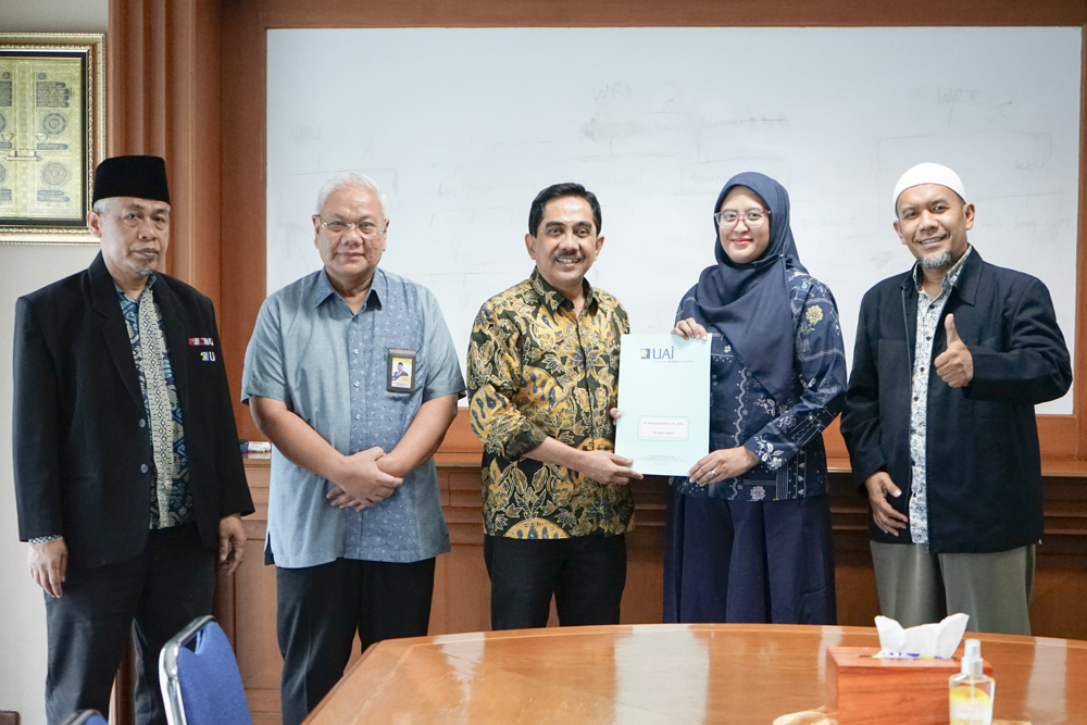 Dekan Fakultas Ekonomi dan Bisnis UAI Raih Jabatan Akademik Lektor Kepala