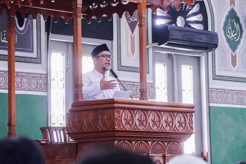 Wakil Rektor I UAI Sampaikan Khutbah Jumat di Masjid Agung Al Azhar: Tiga Pertanyaan Setelah Kematian 
