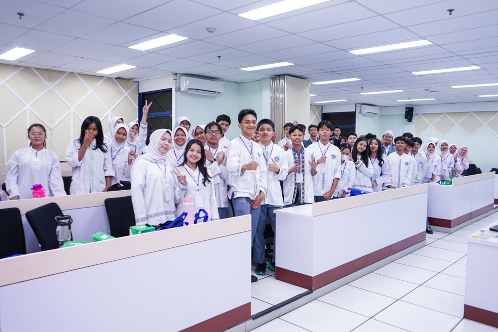 Open Lab FEB UAI 2026: Siswa SMA Mengenal Langsung Lingkungan Akademik dan Fasilitas Pembelajaran