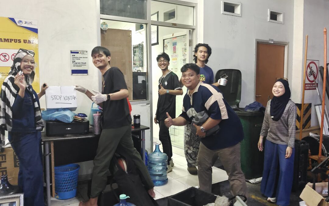 Sinergi Hijau di Kampus Biru: Ketika ORMAWA UAI Bersatu dalam Aksi Gerakan Green Campus