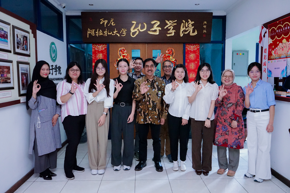 Belajar Bahasa Mandarin Bersama Penutur Asli, UAI Sambut Lima Guru Relawan dari Tiongkok