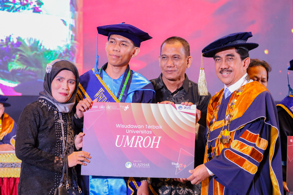 Apresiasi Wisudawan Terbaik pada Wisuda ke-34, UAI Berikan Hadiah Umrah